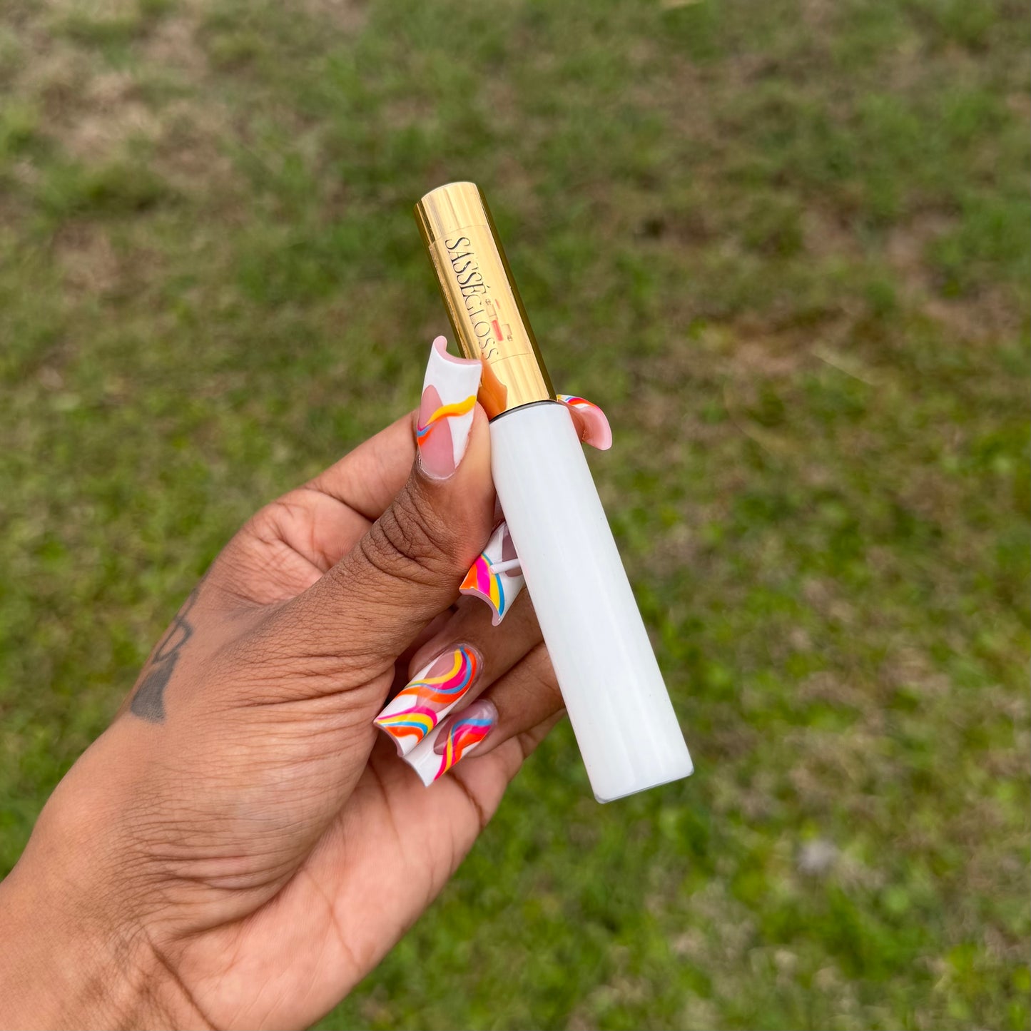 “CLOUDY” gloss